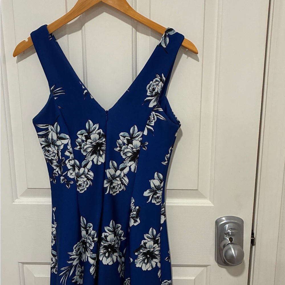 Kensie Blue and White Floral Midi Dress